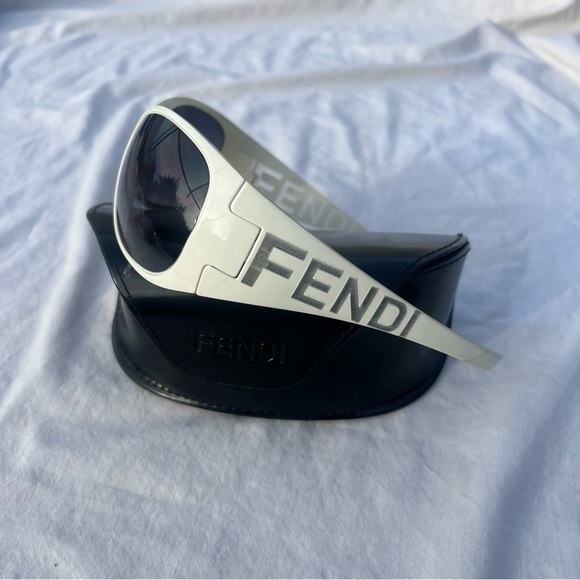 💎 RARE 💎 Fendi White Logo Shield Sunglasses - Picture 1 of 12